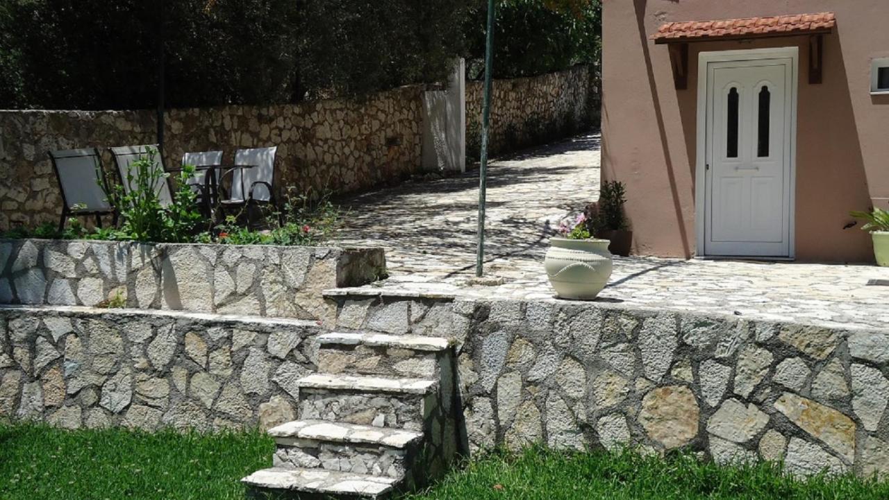 House Of Garden Apartment Dragano Екстериор снимка